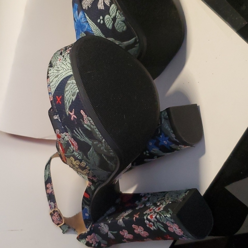 Charlotte Russe Floral Heels - Picture 5 of 6
